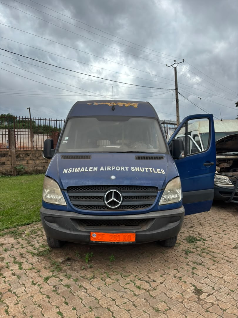 Sprinter bleu MA NAVETTE A&Eacute;ROPORTUAIRE